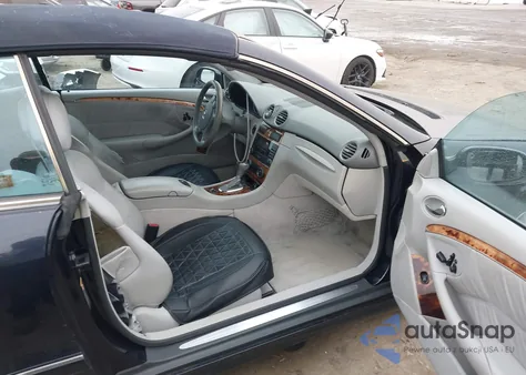 2005 Mercedes-Benz Clk 500 z USA, uszkodzony, nr VIN WDBTK75J75F151454